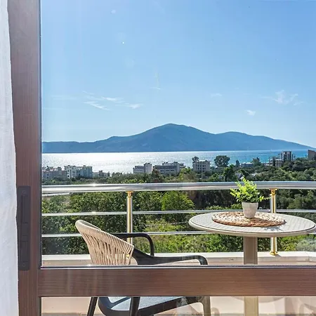 Radhima Res 20 - Apt, Sea View, Kitchen فلورا