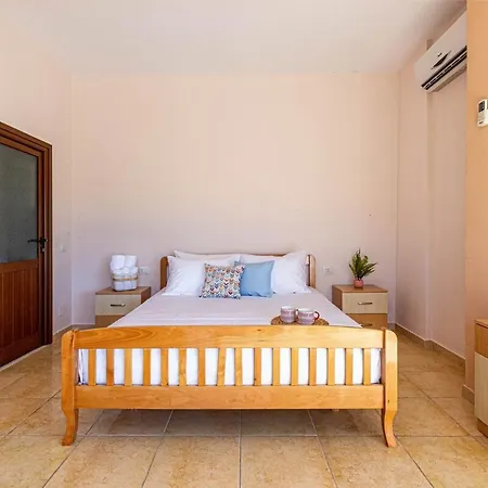 Radhima Res 20 - Apt, Sea View, Kitchen فلورا